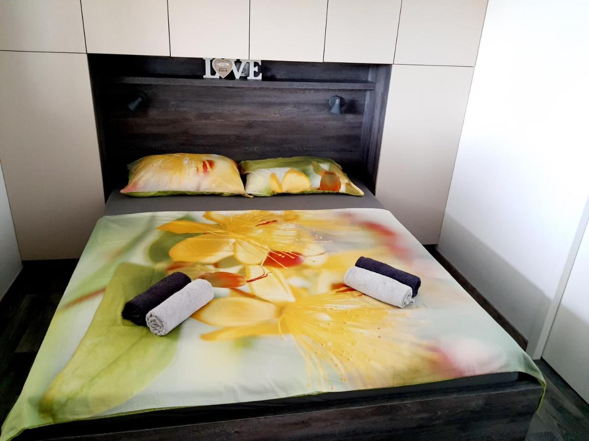 Mobile Home Tina Tisno Esterno foto