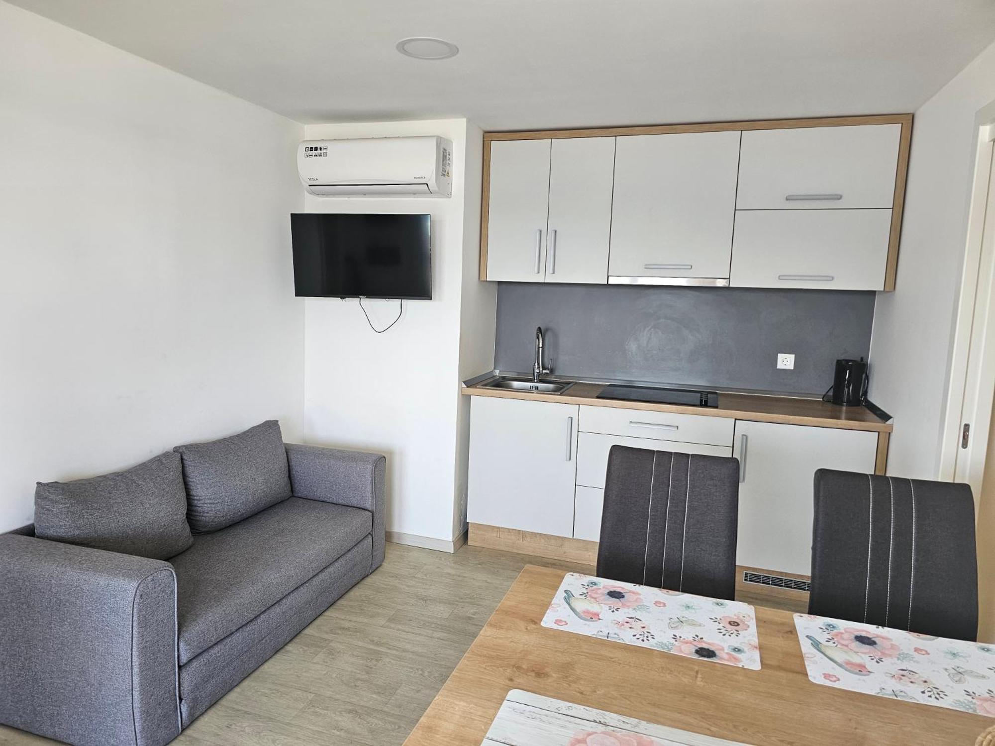 Mobile Home Tina Tisno Esterno foto