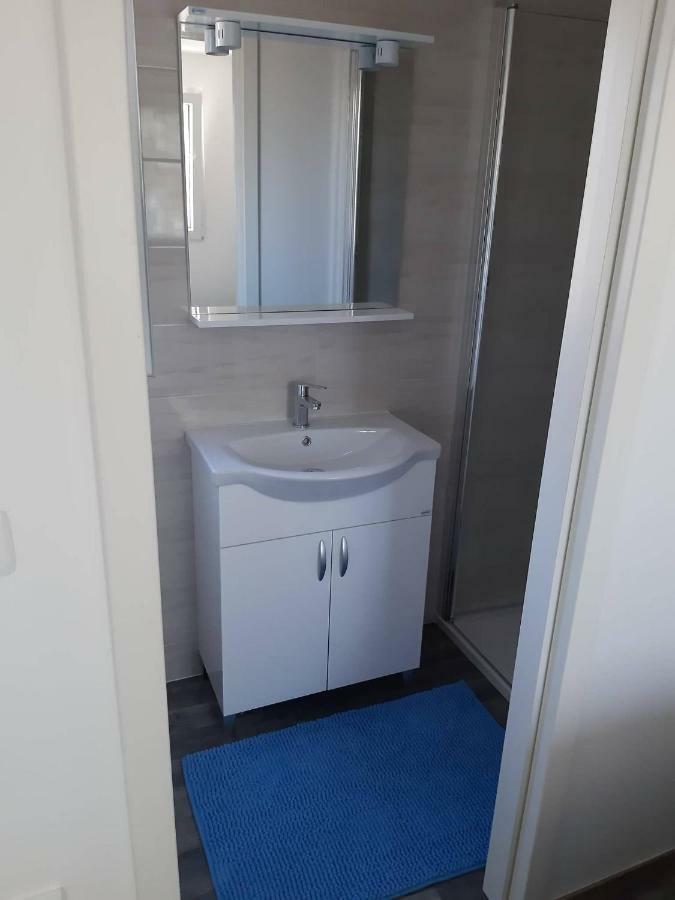 Mobile Home Tina Tisno Esterno foto