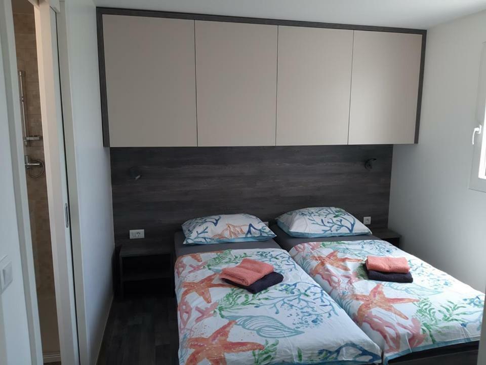 Mobile Home Tina Tisno Esterno foto