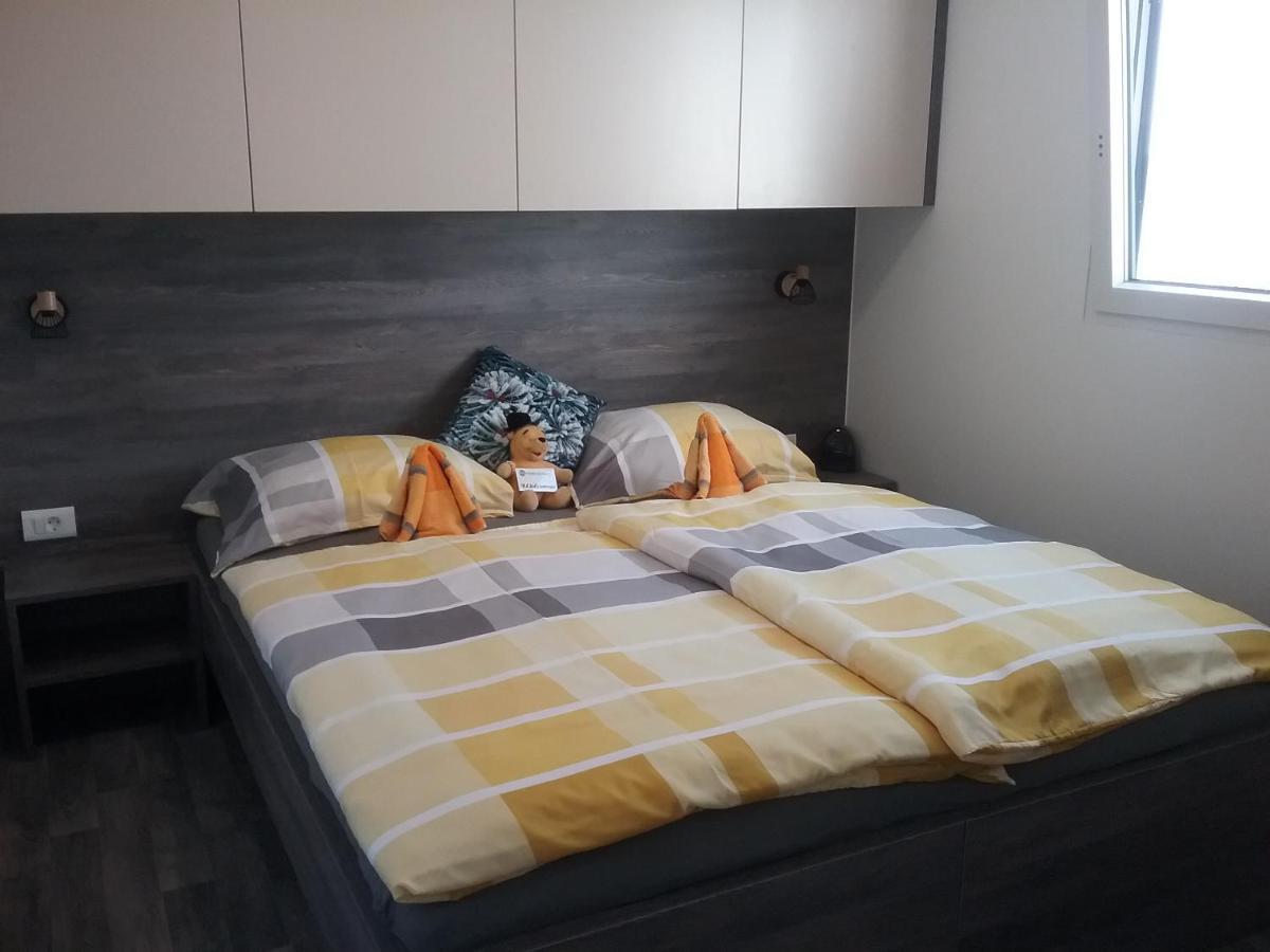 Mobile Home Tina Tisno Esterno foto